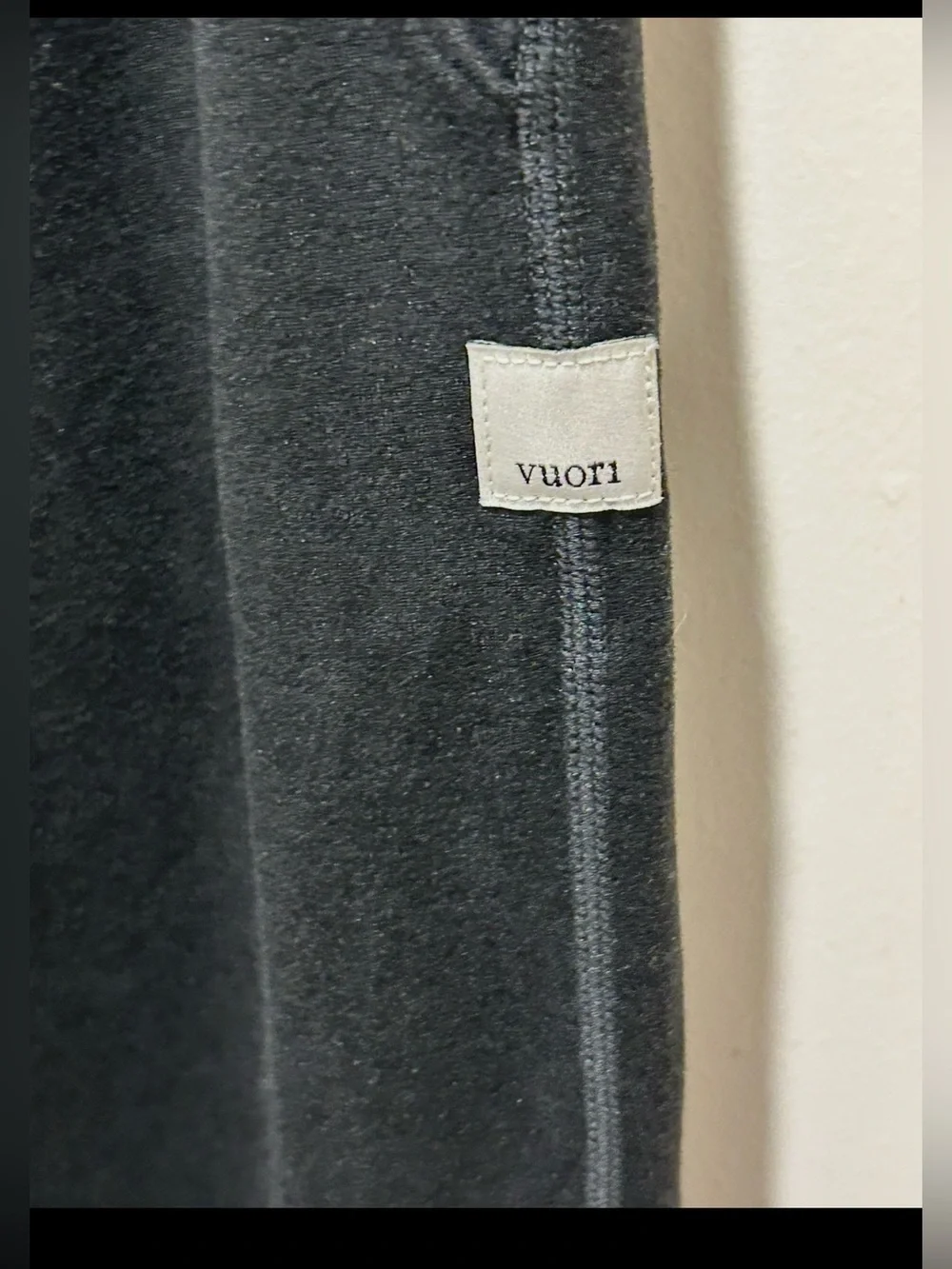 Vuori Performance Jogger in Black Heather DreamKnit , size M - Picture 12 of 13